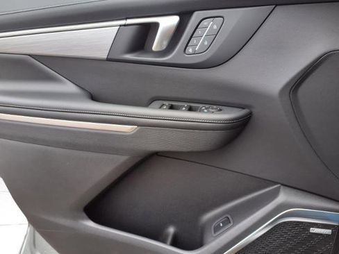 Used 2025 Buick Enclave Preferred w/ Power Package image 15