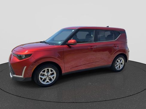 Used 2023 Kia Soul LX w/ LX Technology Package FWD image 5