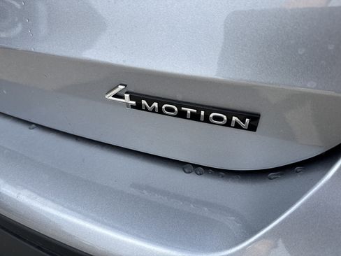 New 2025 Volkswagen Taos SEL image 8