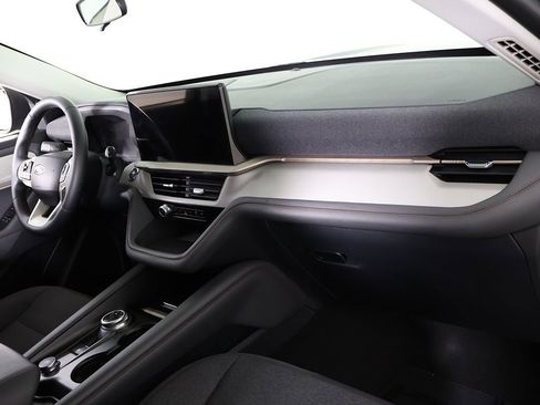 Used 2025 Ford Explorer Active AWD/4WD image 28