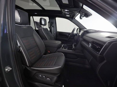 Used 2025 GMC Yukon AT4 Ultimate image 13