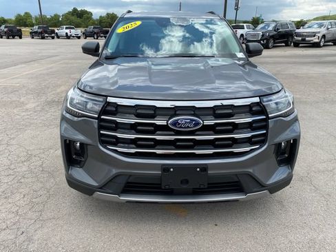 Used 2025 Ford Explorer Active w/ Active Comfort Package RWD image 9
