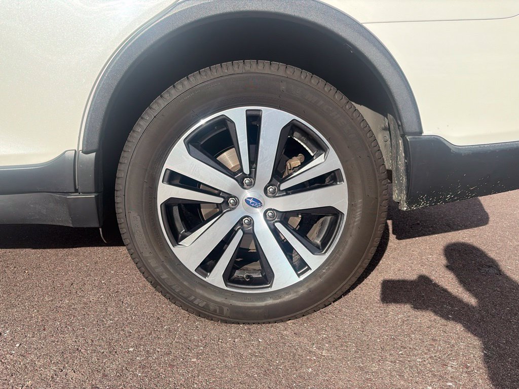 Used 2018 Subaru Outback 3.6R Limited AWD/4WD image 35
