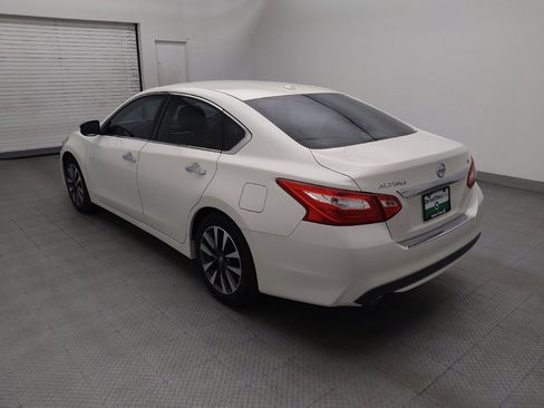 Used 2016 Nissan Altima 2.5 SL w/ Interior Lighting Package FWD image 3