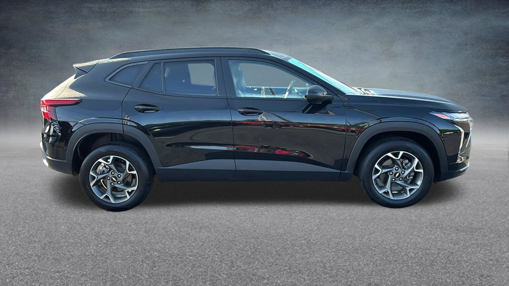 Used 2025 Chevrolet Trax LT FWD image 28