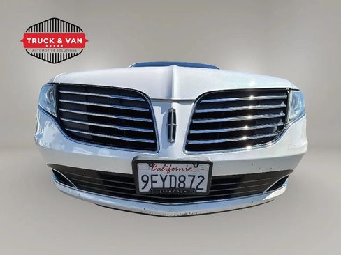 Used 2019 Lincoln MKT AWD image 50