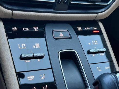 Certified 2024 Porsche Macan S AWD/4WD image 22