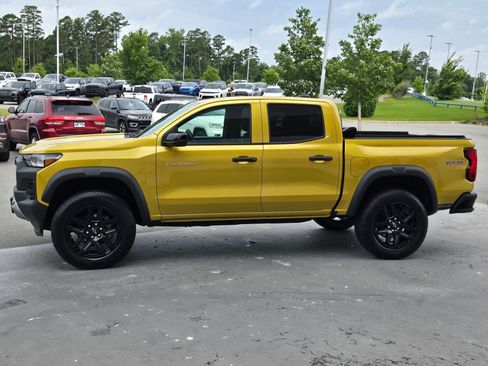 Used 2023 Chevrolet Colorado Trail Boss w/ Technology Package AWD/4WD image 4