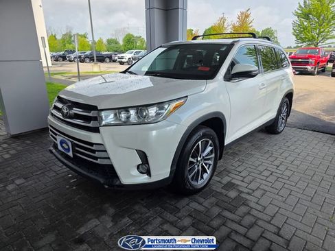 Used 2019 Toyota Highlander XLE AWD/4WD image 1