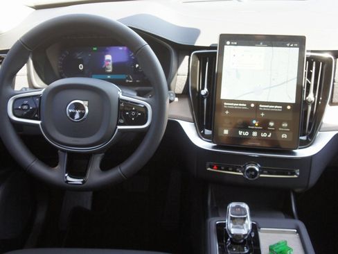 New 2026 Volvo XC90 B6 Plus w/ Protection Package Premier image 12