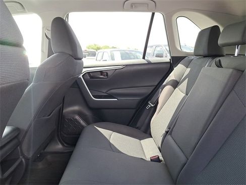 Used 2021 Toyota RAV4 LE image 12