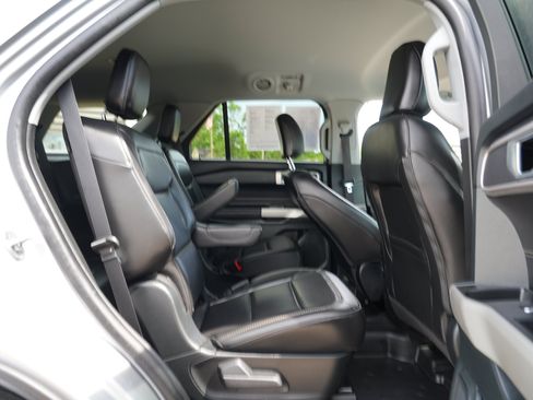 Used 2023 Ford Explorer XLT w/ Equipment Group 202A AWD/4WD image 33