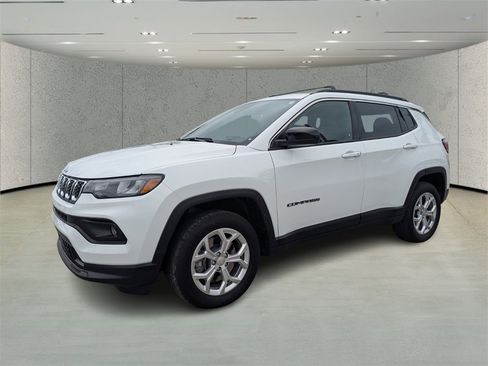 Used 2024 Jeep Compass Latitude image 7