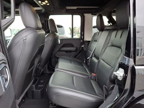 Used 2023 Jeep Wrangler Sahara w/ Cold Weather Group image 10