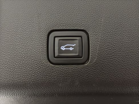 Used 2024 Chevrolet Traverse Premier image 23