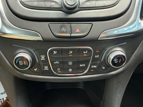 Used 2024 Chevrolet Equinox LT FWD image 25