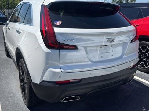 Used 2022 Cadillac XT4 Luxury w/ LPO, ONYX Package FWD image 8