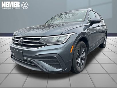 Used 2023 Volkswagen Tiguan SE w/ Panoramic Sunroof Package