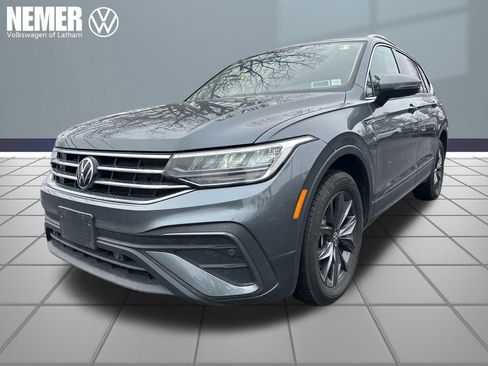 Used 2023 Volkswagen Tiguan SE w/ Panoramic Sunroof Package image 1