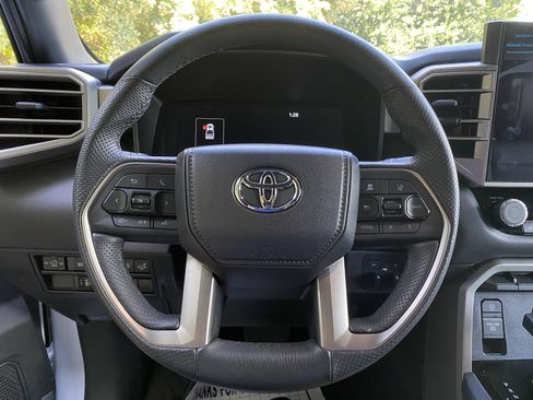 Used 2025 Toyota Tundra Limited AWD/4WD image 18