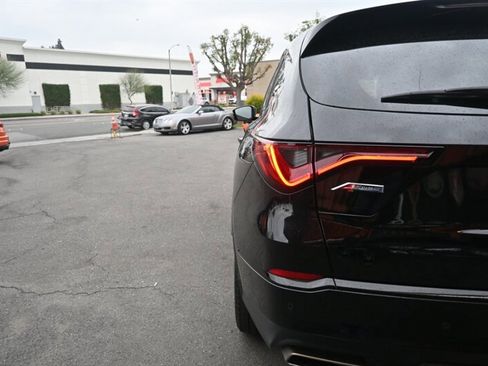 Used 2022 Acura MDX A-Spec image 9