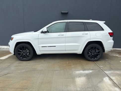 Used 2020 Jeep Grand Cherokee Altitude AWD/4WD image 7