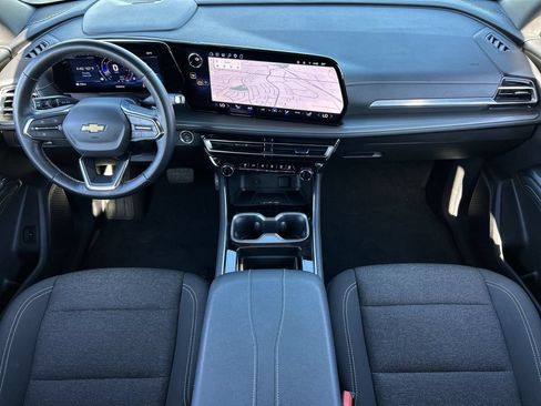 Used 2025 Chevrolet Traverse LT FWD image 20