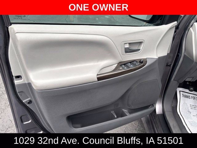 Used 2019 Toyota Sienna XLE Premium FWD image 20