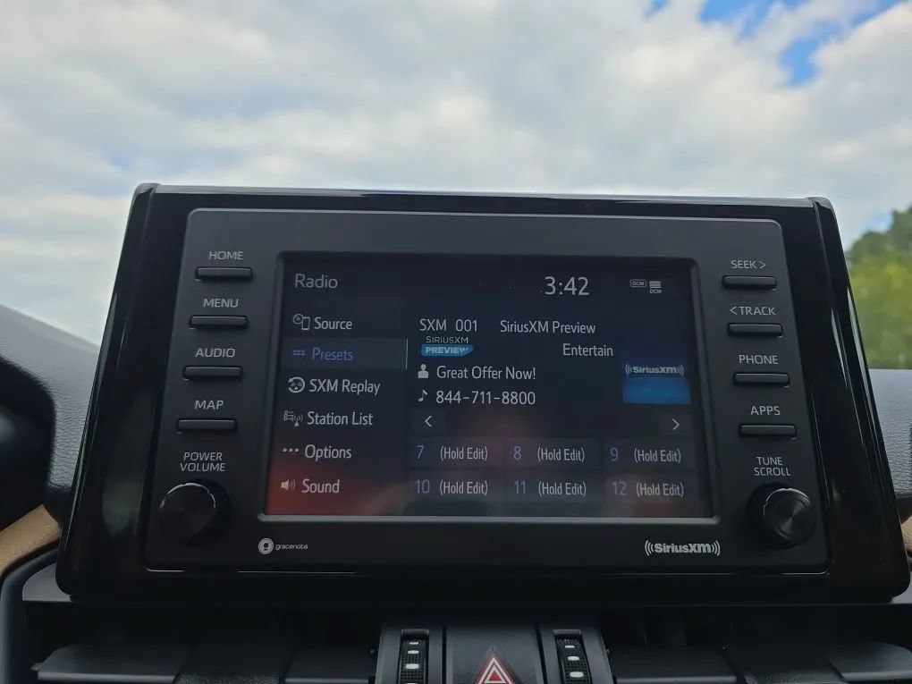 Used 2021 Toyota RAV4 XLE Premium AWD/4WD image 31