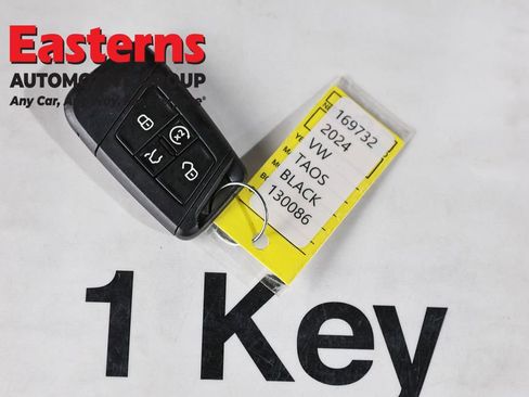 Used 2024 Volkswagen Taos SE image 24