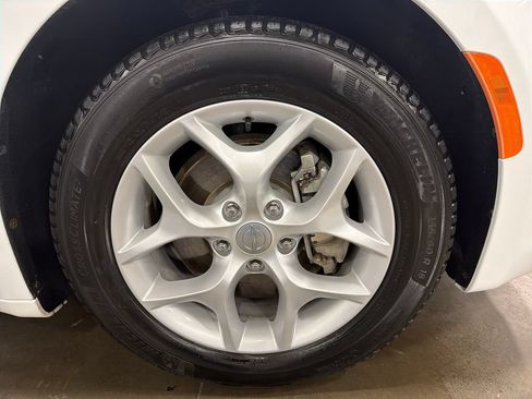 Used 2017 Chrysler Pacifica Touring-L Plus w/ Tire & Wheel Group FWD image 23