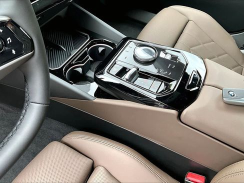 New 2026 BMW 530i xDrive w/ Premium Package AWD/4WD image 8