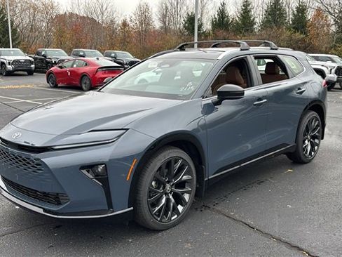 New 2025 Toyota Crown Signia w/ Advanced Technology Package image 2