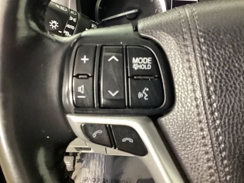 Used 2018 Toyota Highlander XLE AWD/4WD image 14