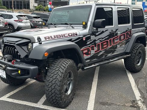 Used 2017 Jeep Wrangler Unlimited Rubicon w/ Max Tow Package AWD/4WD image 7