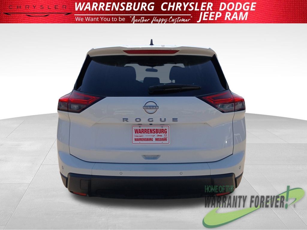 Used 2024 Nissan Rogue S FWD image 5