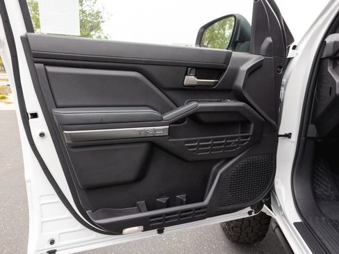 Certified 2025 Toyota Tacoma TRD Off-Road w/ TRD Off Road Premium Package AWD/4WD image 15
