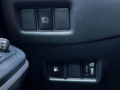 Used 2019 Toyota C-HR LE FWD image 28