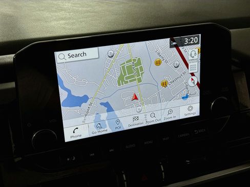 Used 2025 Nissan Pathfinder SL image 2