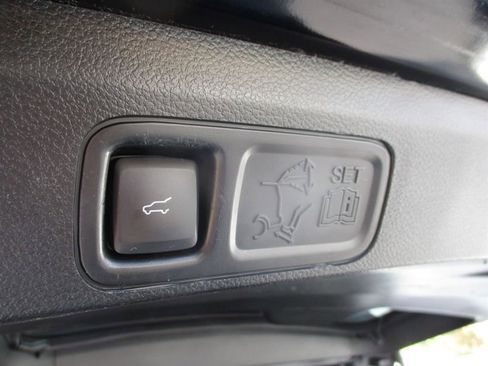 Used 2021 Ford Expedition XLT image 8