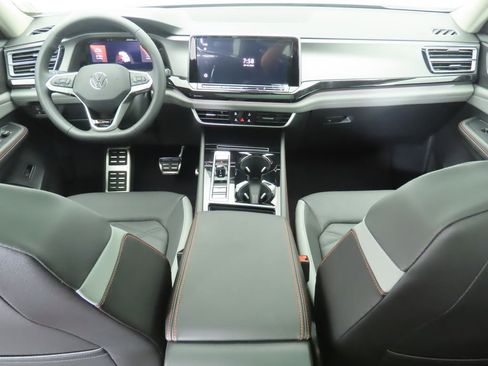 New 2026 Volkswagen Atlas Peak Edition image 12