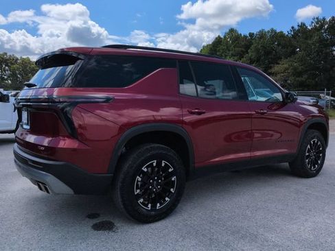 Used 2024 Chevrolet Traverse Z71 AWD/4WD image 4