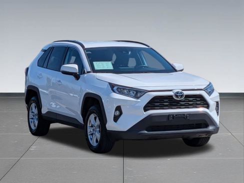 Used 2020 Toyota RAV4 XLE AWD/4WD image 7