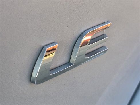 Used 2019 Toyota Corolla LE image 7