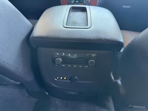 Used 2013 Chevrolet Suburban LTZ image 24