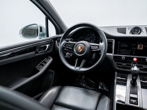 Used 2024 Porsche Macan image 23