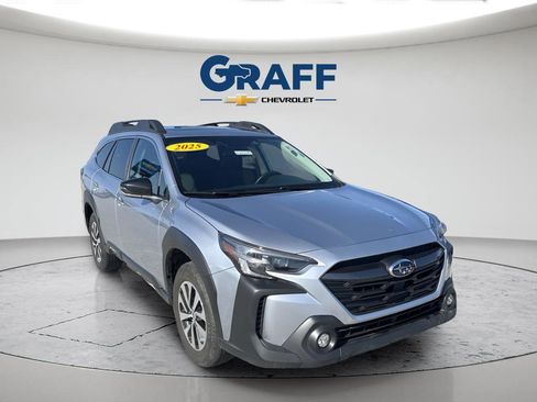 Used 2025 Subaru Outback Premium AWD/4WD image 2
