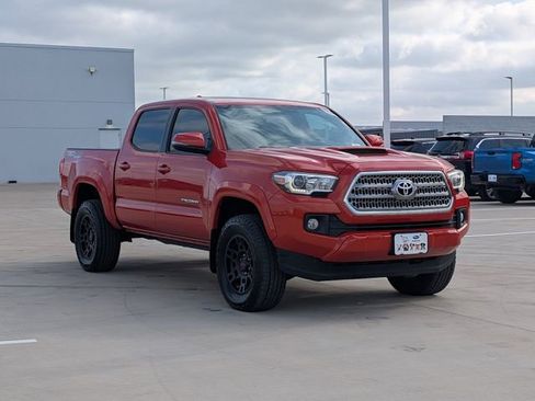 Used 2016 Toyota Tacoma TRD Sport w/ Premium & Technology Package image 7