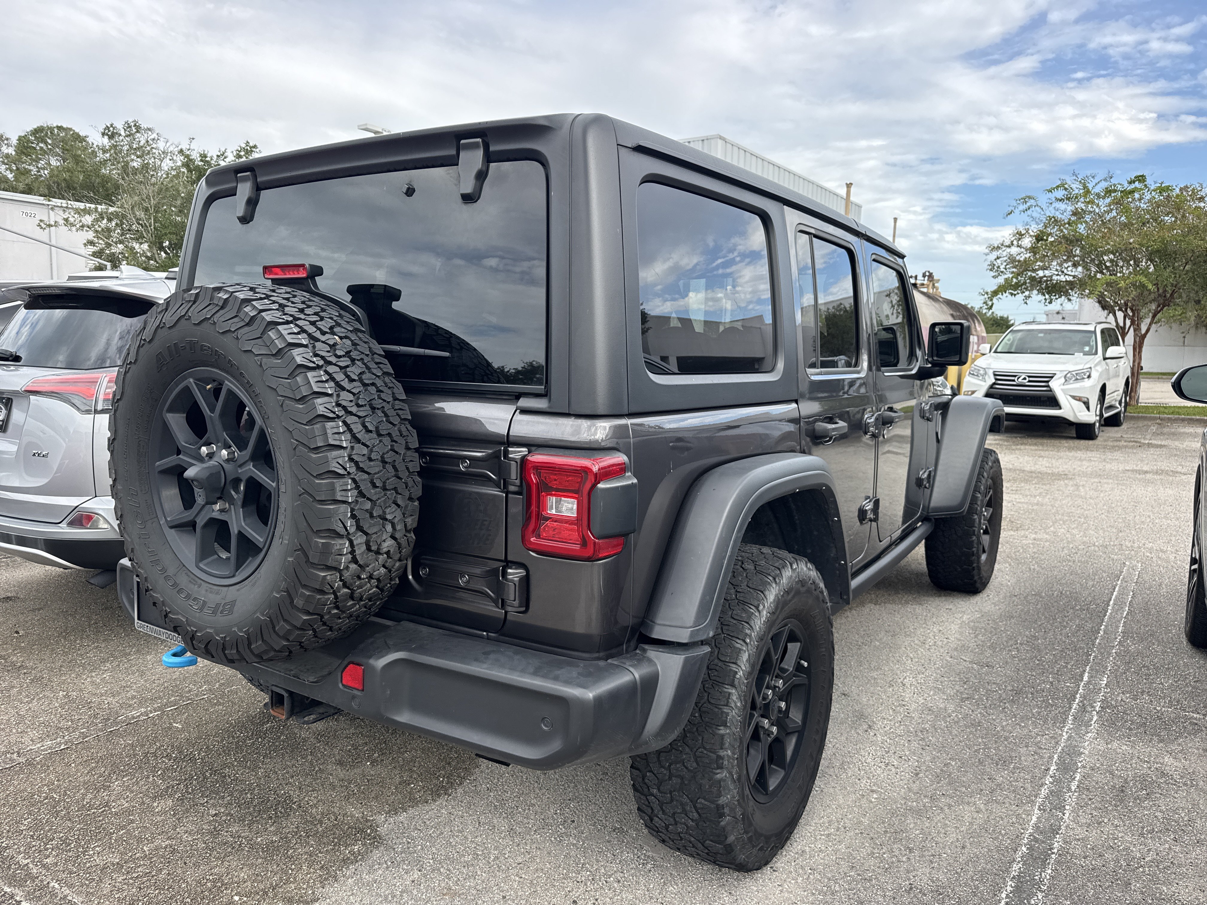 Used 2024 Jeep Wrangler Unlimited AWD/4WD image 2