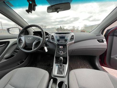 Used 2014 Hyundai Elantra SE image 31